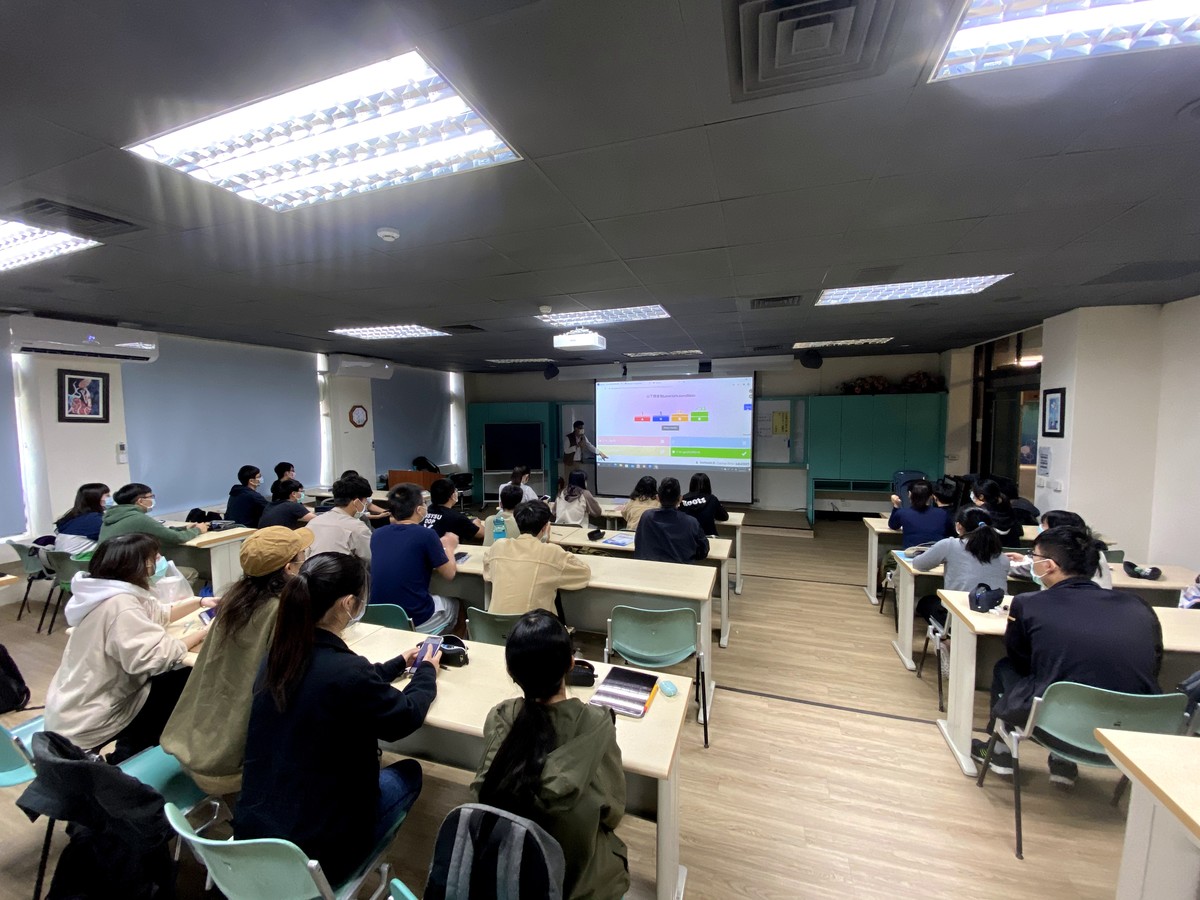 Professors Chih-Yuan Wang, Chin-Ping Yu, I-Lien Ho won MOE’s awards for teaching practice achievementsImage