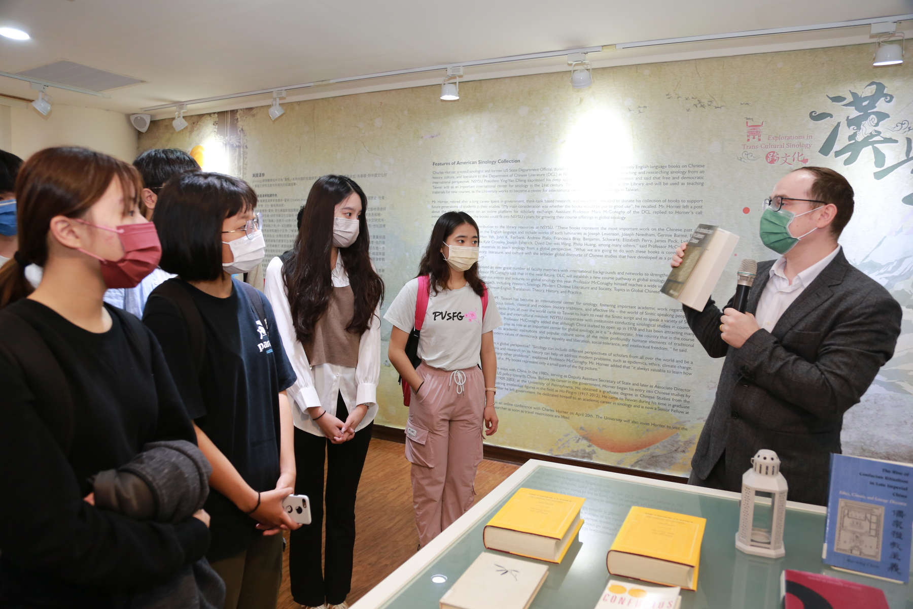 Book exhibition on Global Sinology available to visit by April 30