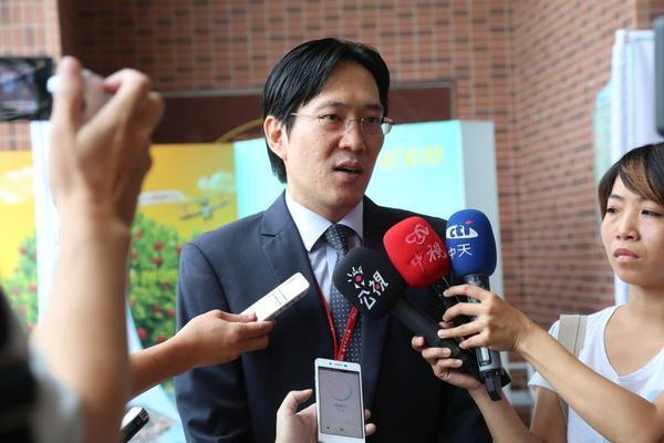 Dean Chyi-Lu Jang of NSYSU College of Social Sciences being interviewedImage