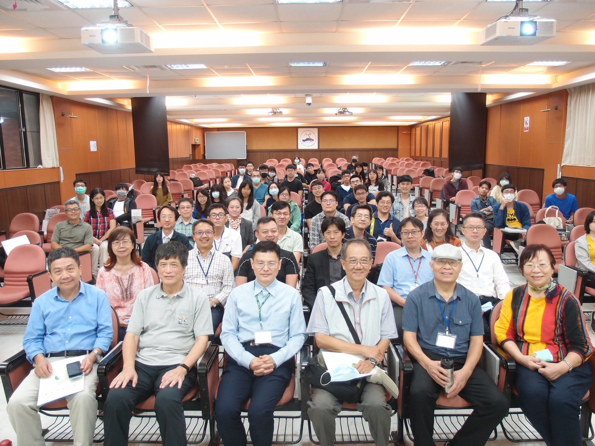 The majority of the speakers of the BioScience Talent Cultivation and Industry Development Forum 2020 were alumni of the Department of Biological Sciences, who returned to the University to celebrate its 40th anniversary. They shared their experiences during the Forum.Image