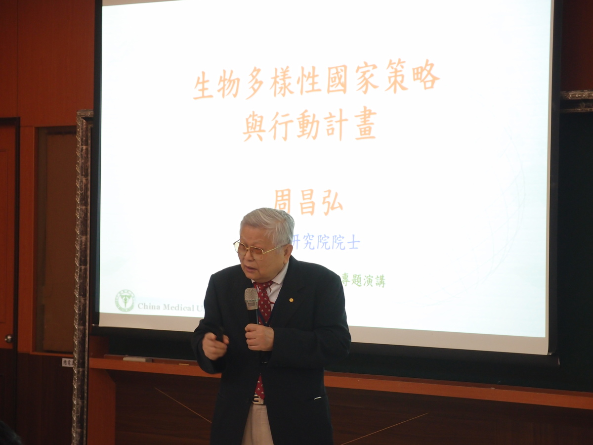 Fellow of Academia Sinica and researcher of telecommunication Chang-Hung Chou gave a speech on the national policy on biodiversity and the related action plan.Image