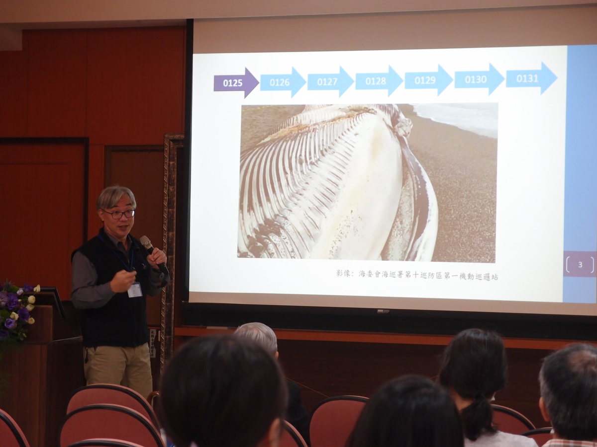 Associate Professor Hao-Wen Wang of the Department of Life Sciences at National Cheng Kung University (NCKU) gave a speech on the conservation of marine organisms and cetaceans in Taiwan.Image