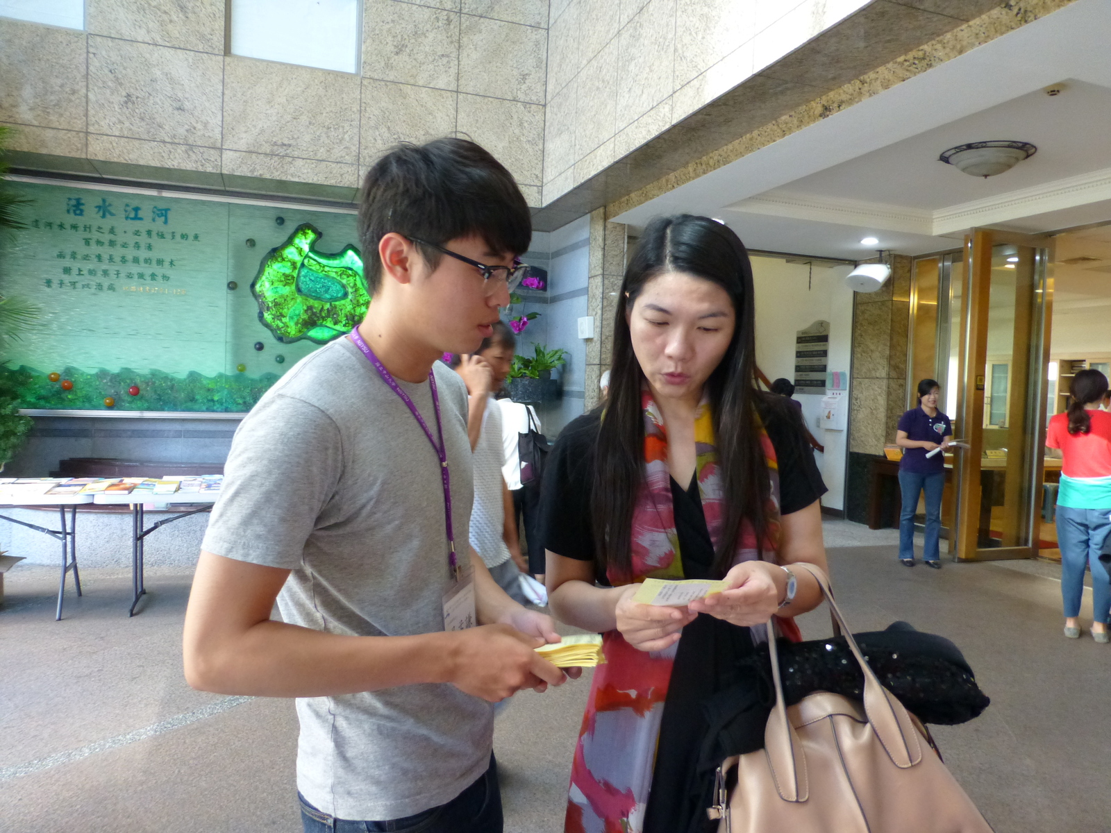 同學細心介紹圖片
