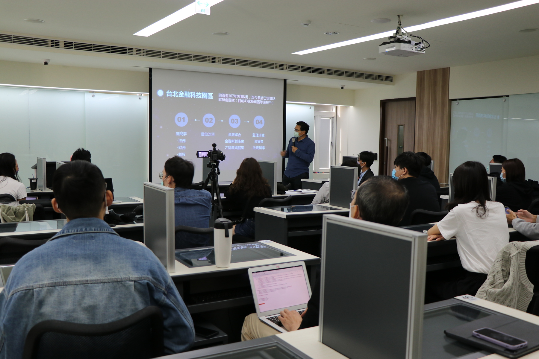 IPS discusses past and present of Kaohsiung's Wall StreetImage