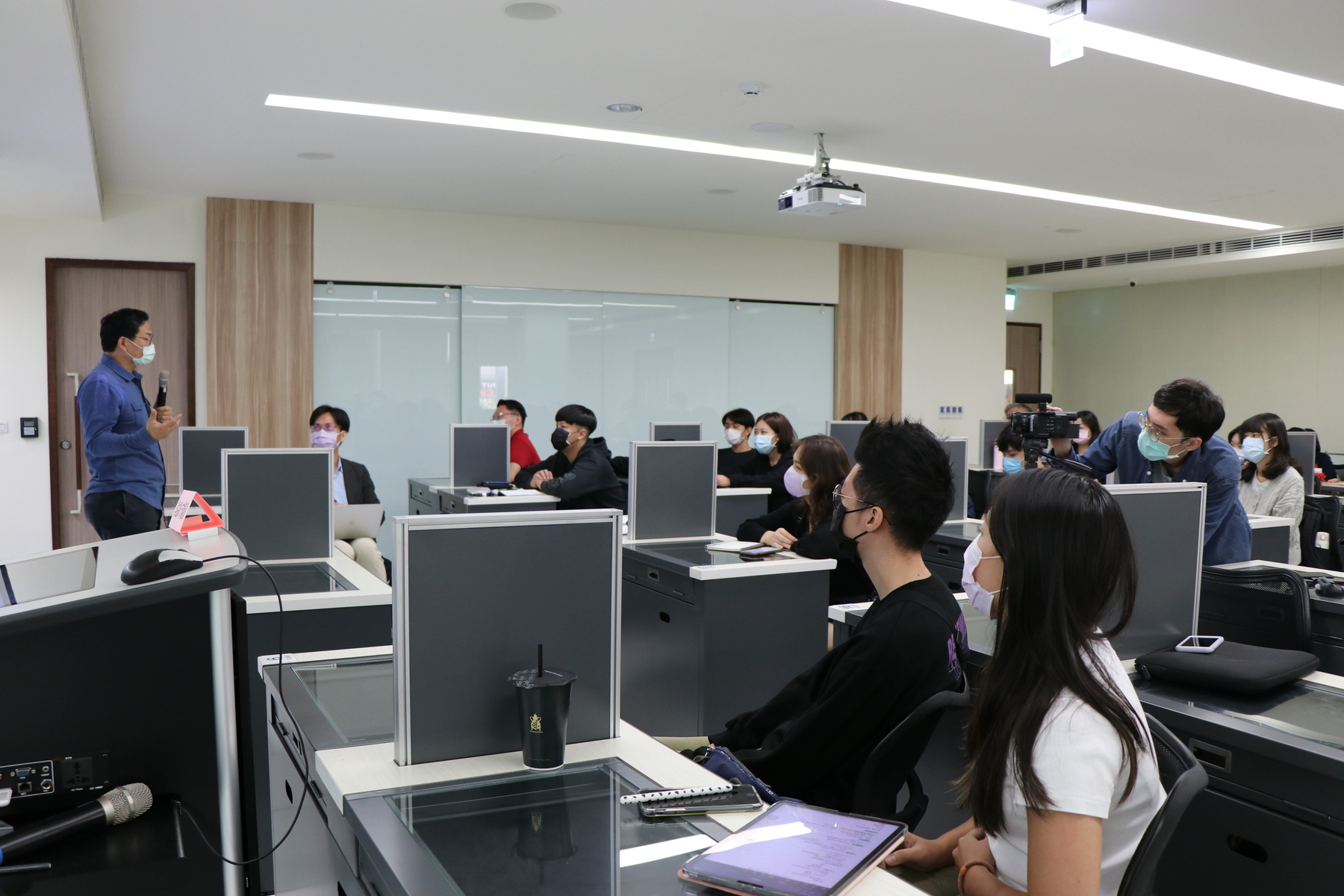 IPS discusses past and present of Kaohsiung's Wall StreetImage