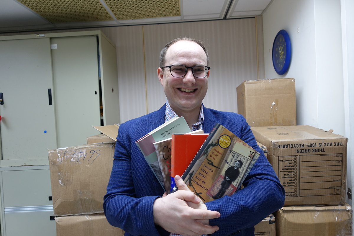 Assistant Professor Mark McConaghy of the Department of Chinese Literature unboxing the donated 1200 books on Chinese history, culture, and literature, mostly in the English language, that will support the University’s plan of teaching and researching sinology from an internationalized perspective.