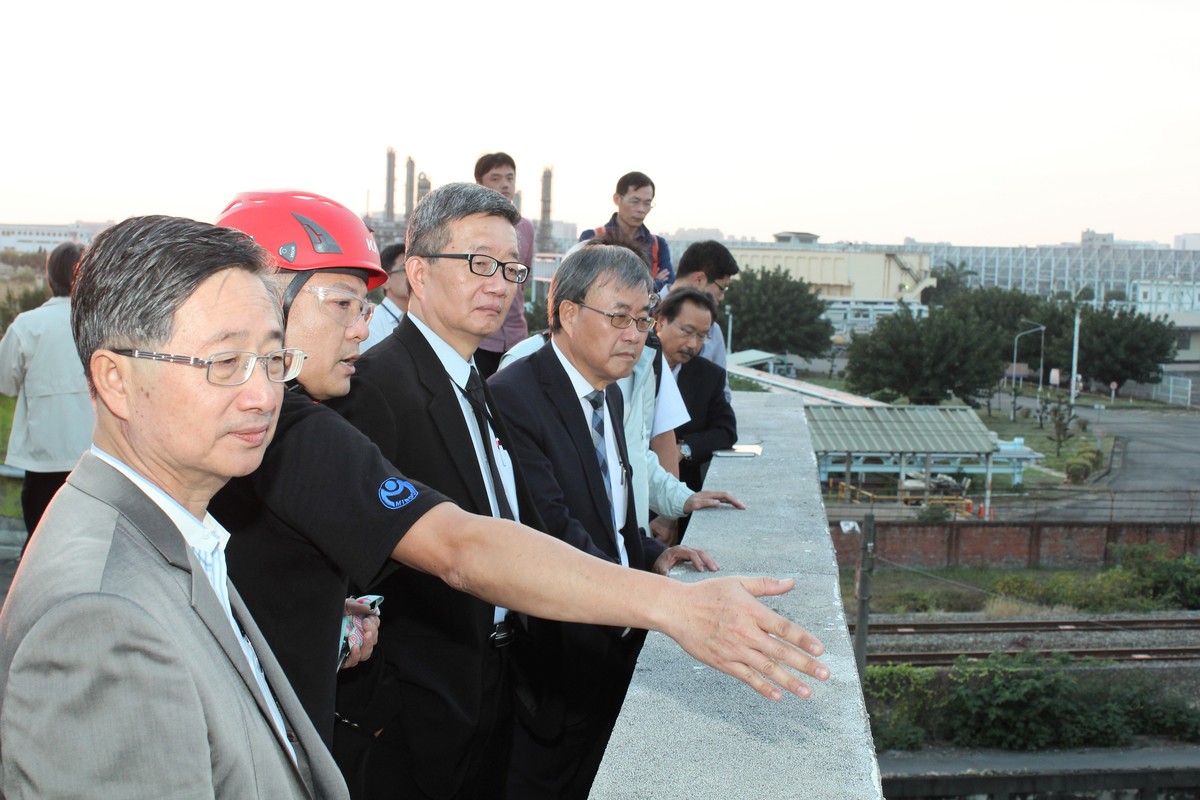 The instructor at the training center explained that the location of the mobile training facility of Metal Industries R&D Center is temporary, and that the establishment of the Center for Training and Certification of Professionals of Marine Technology and Engineering in Singda Port is in progress.Image