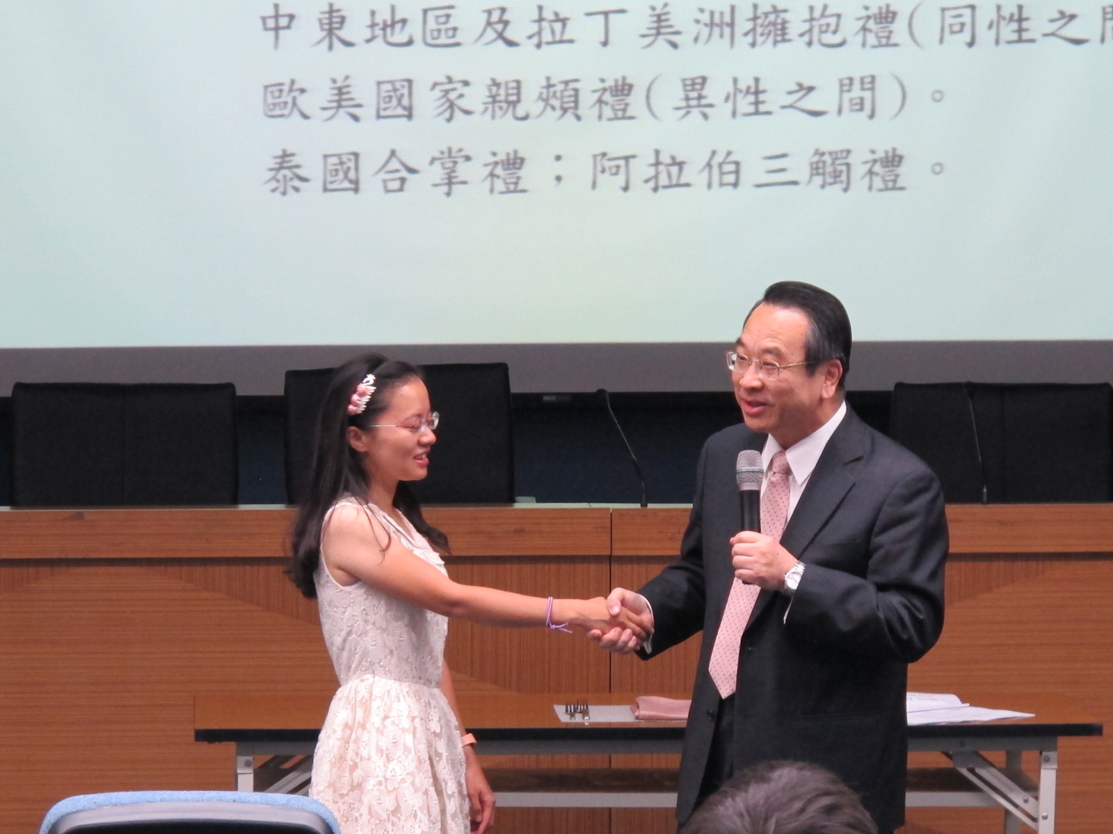 握手也要講求重量圖片