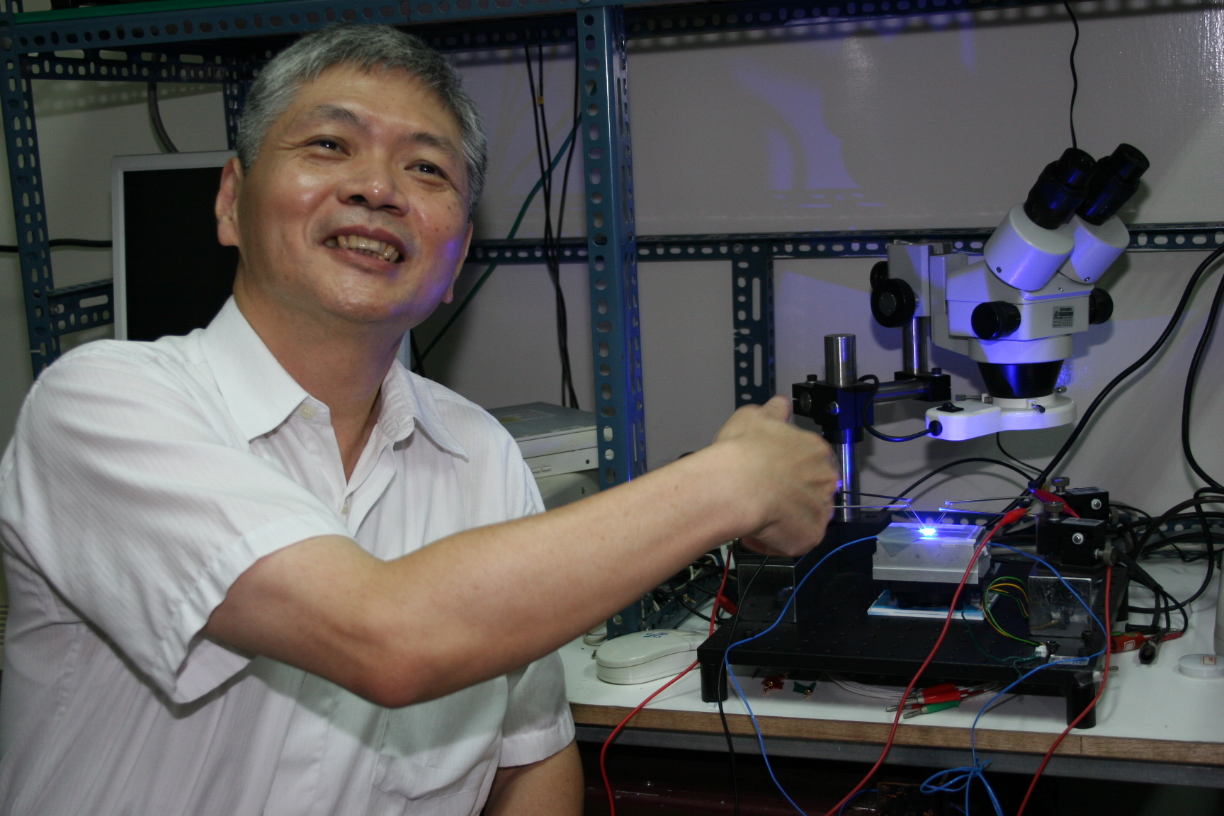 楊台發同時研發出電腦中央處理器的鑽石薄膜基板，協助電腦散熱降溫，預計未來開發後，商機無限圖片
