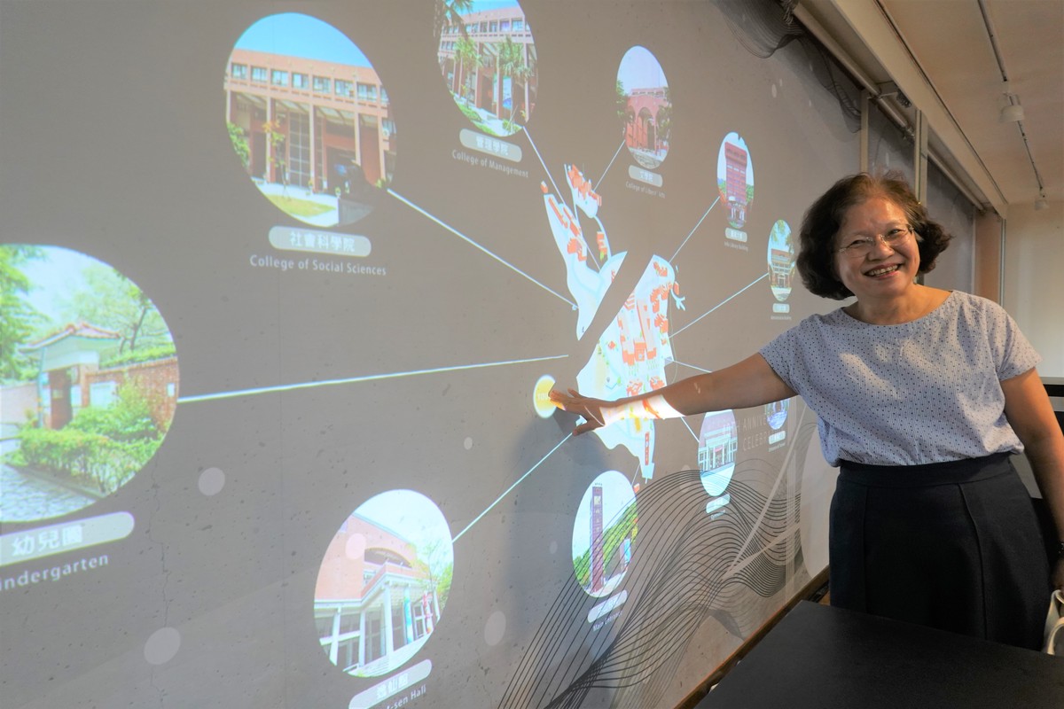 Senior Vice President Shiow-Fon Tsay slightly touched the screen for the interactive campus map to be projected.