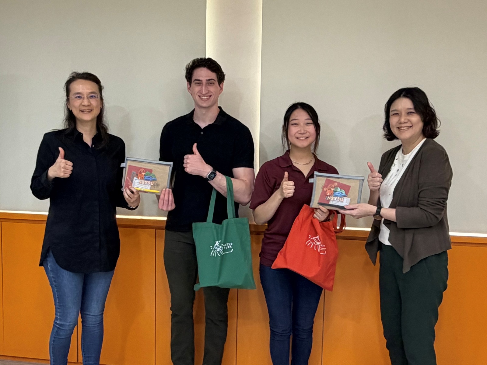 Ming-Hsuan Lee (fart left), Vice President for International Affairs at NSYSU, with the visiting ASU students.Image