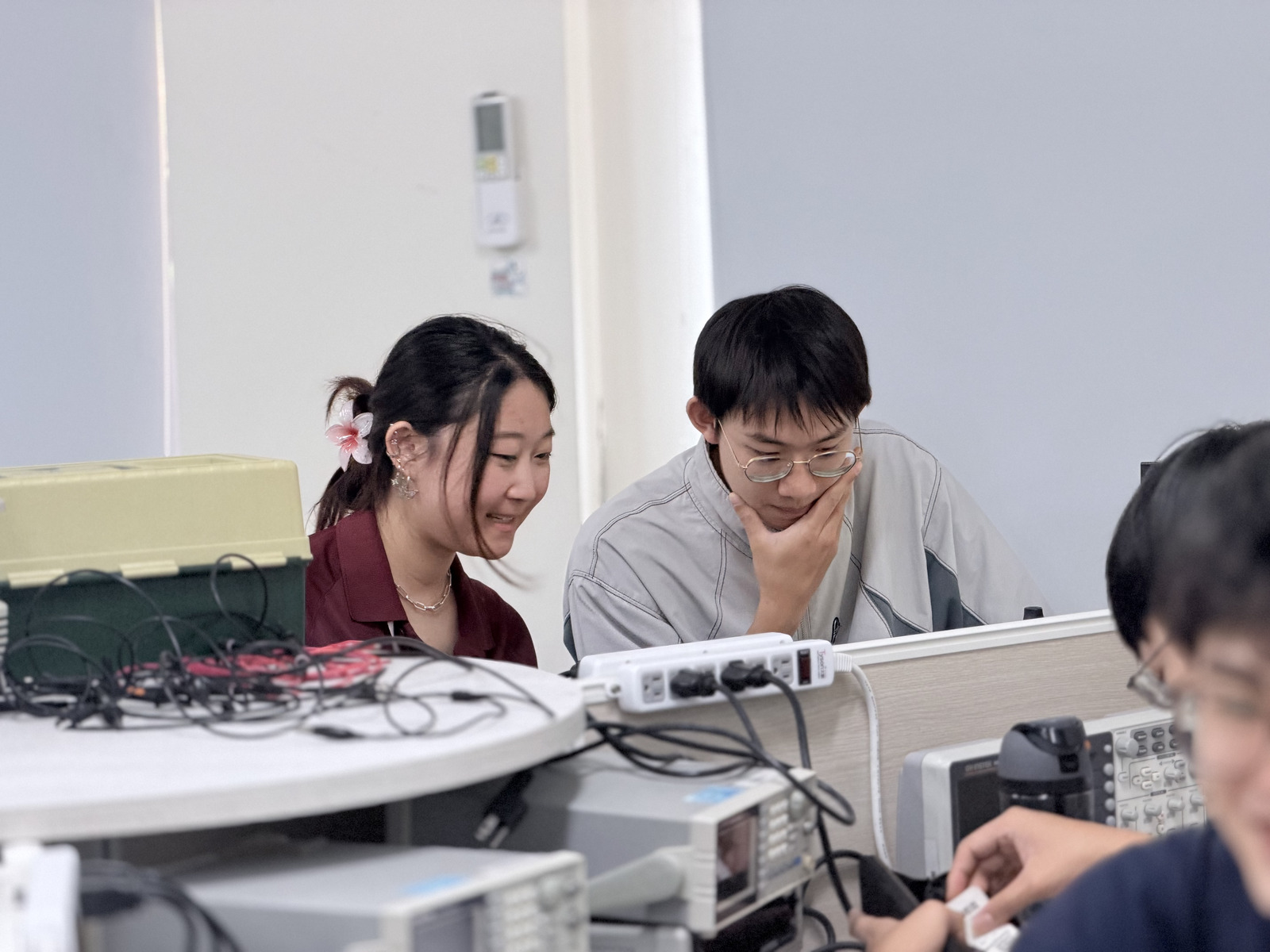 Students participating in the EMI course Introduction to Robotics and Its Applications.Image