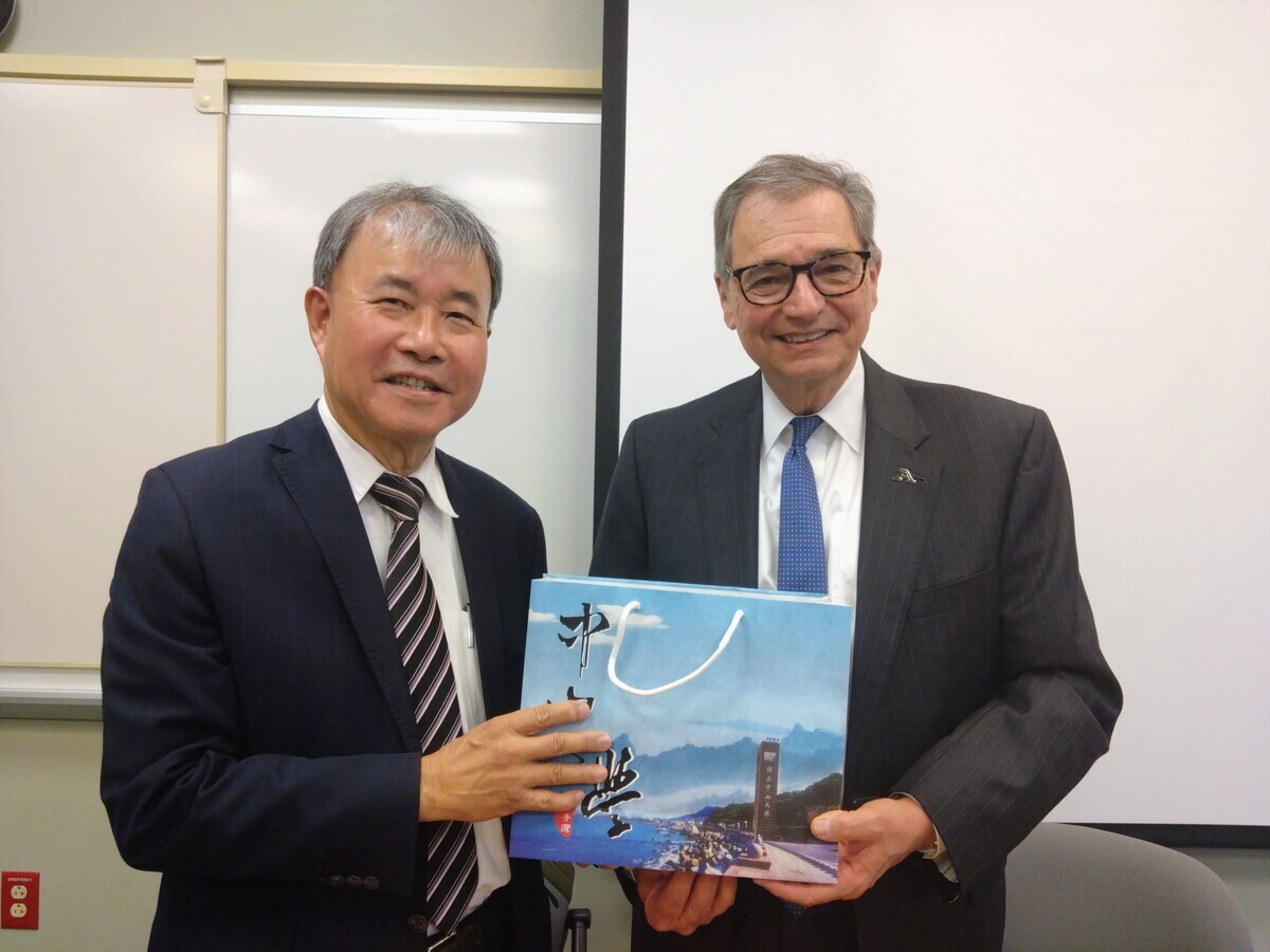 President Gary Miller of Akron University poses for a photo with President Ying-Yao Cheng