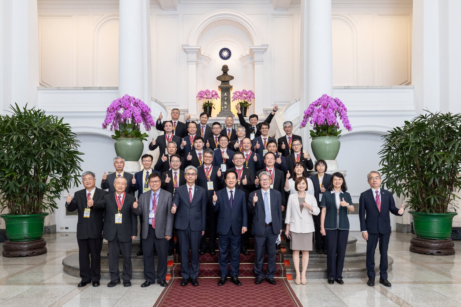 Yuan-Chung Lin (first from the left in the fourth row), Distinguished Professor at the Institute of Environmental Engineering and Director of the Center for Emerging Contaminants Research at National Sun Yat-sen University, was honored with the 2025 Outstanding Engineering Professor Award from the Chinese Institute of Engineers and was formally recognized by the President Lai Ching-te. (Credit: Office of the President)