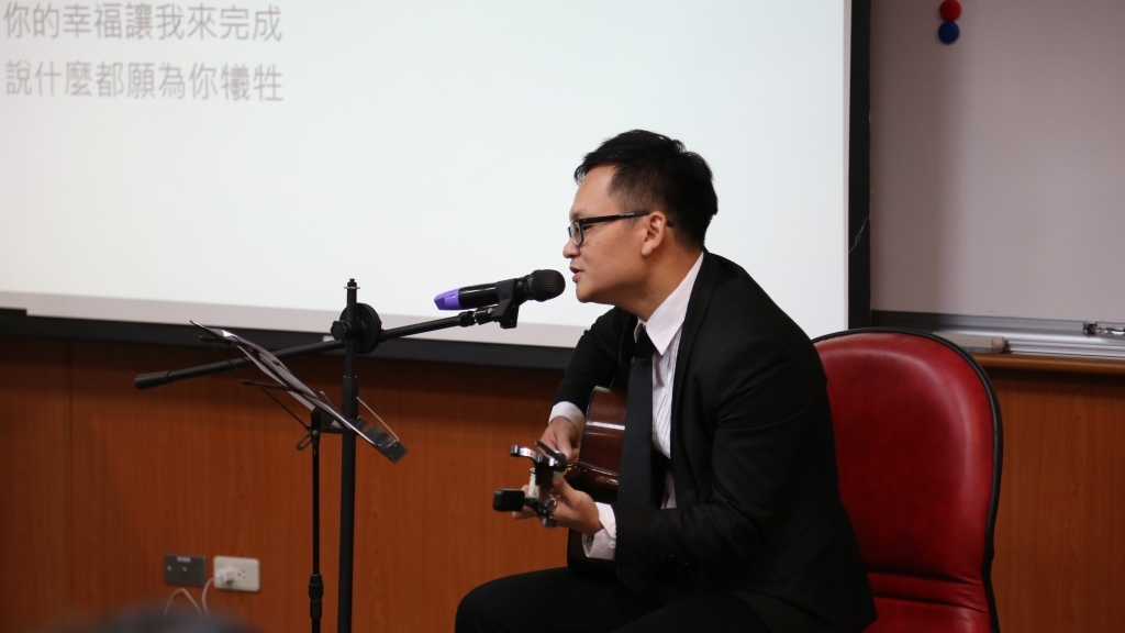 自彈自唱創作曲《親愛的女人》圖片