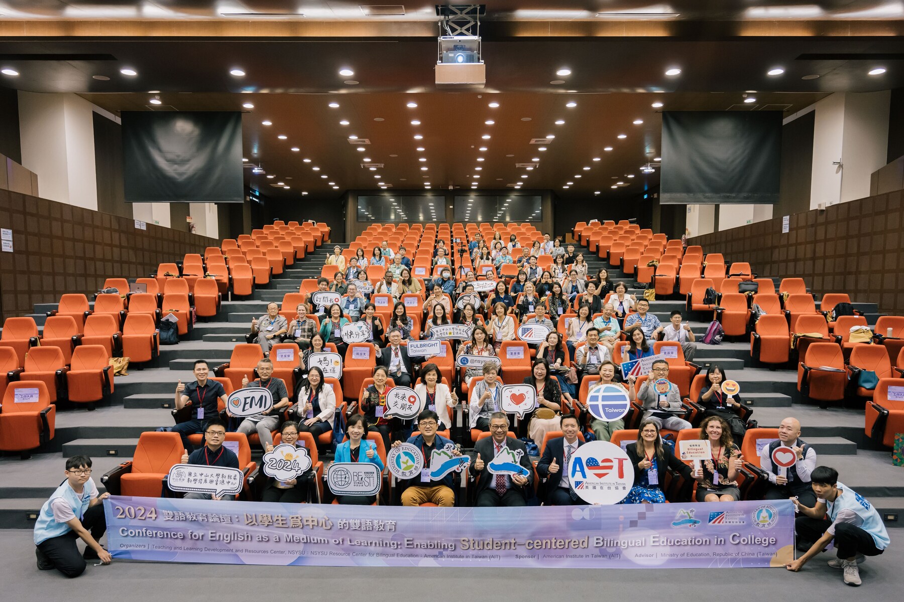 National Sun Yat-sen University (NSYSU) hosted the bilingual education forum "Conference for English as a Medium of Learning: Enabling Student-centered Bilingual Education in College" in collaboration with the American Institute in Taiwan (AIT), nearly a hundred experts and scholars from domestically and abroad participated in the grand event.