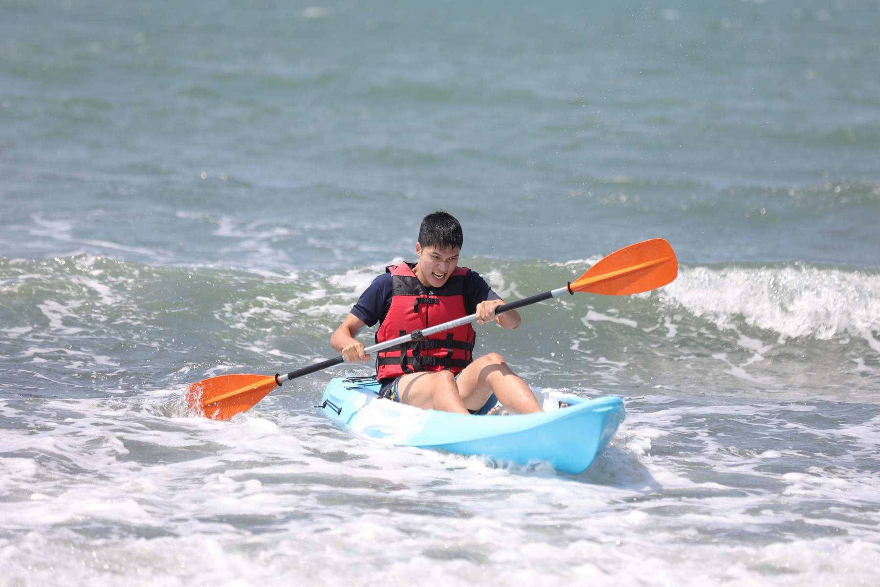 NSYSU Sports Day holds first canoe relay competition