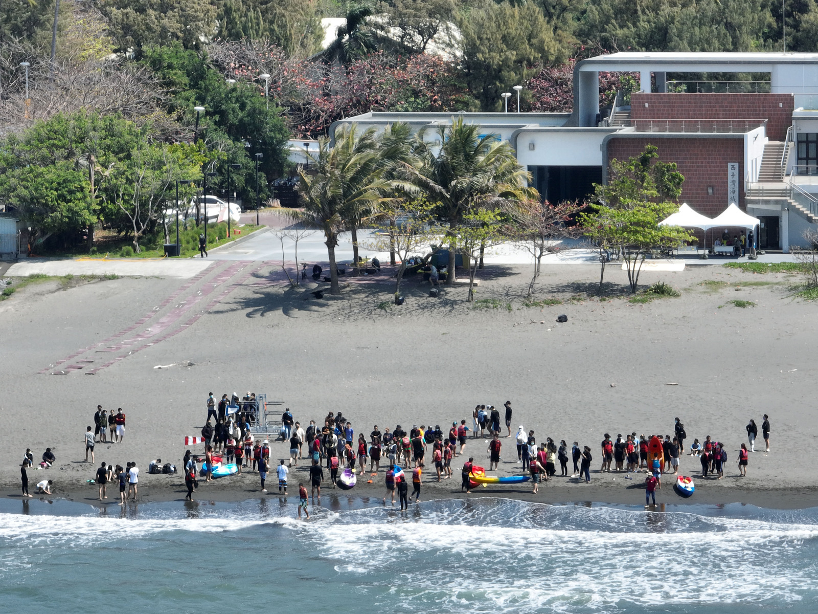 NSYSU Sports Day holds first canoe relay competition