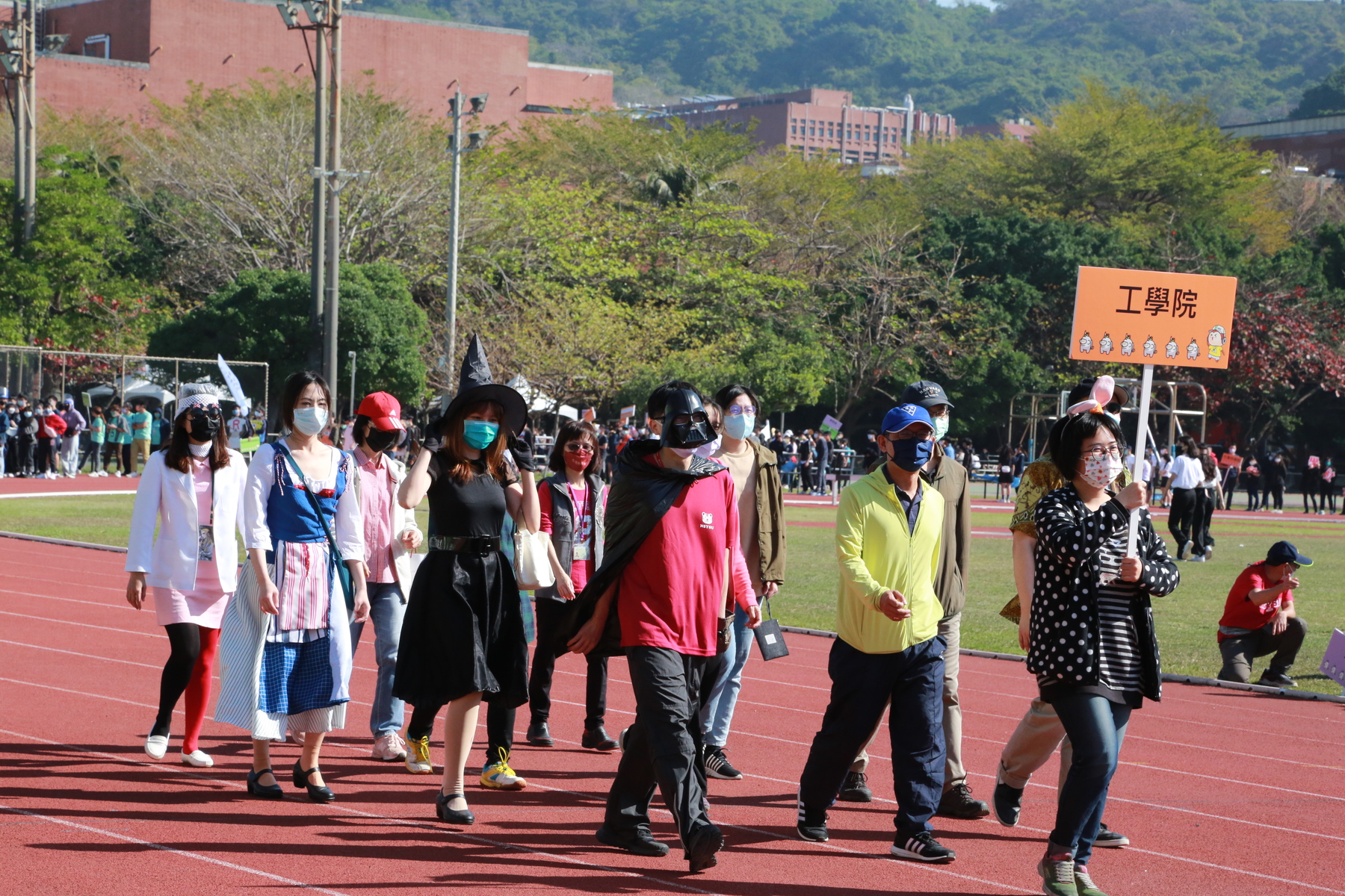 NSYSU Sports Day holds first canoe relay competition