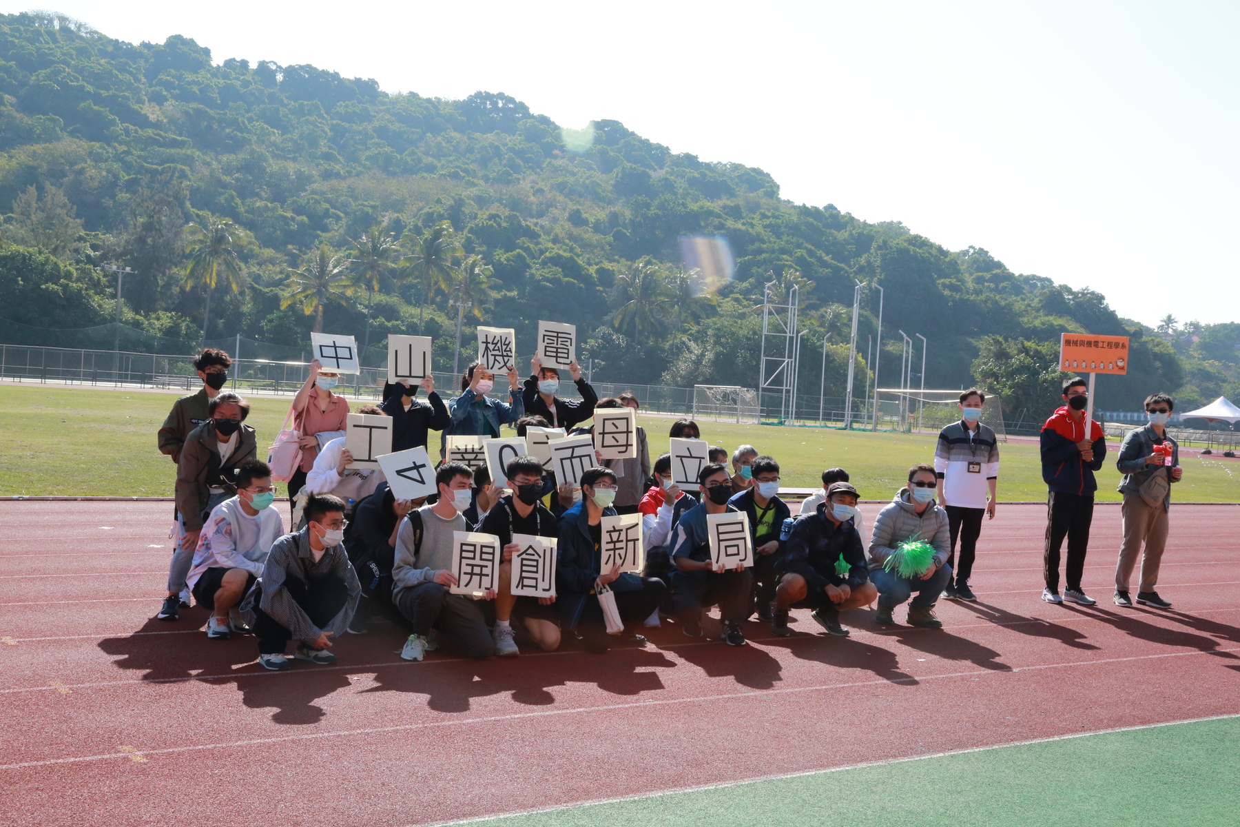 NSYSU Sports Day holds first canoe relay competition