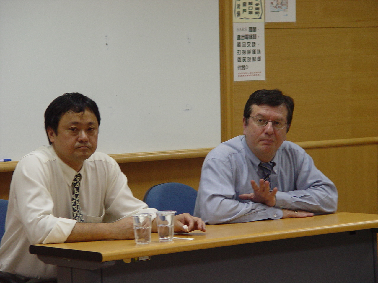 加拿大維多利亞大學管理學院院長Dr.Ali Dastmalchian(右)及Prof.Ignace Ng(左)向中山大學學生說明加拿大高等教育的現狀圖片