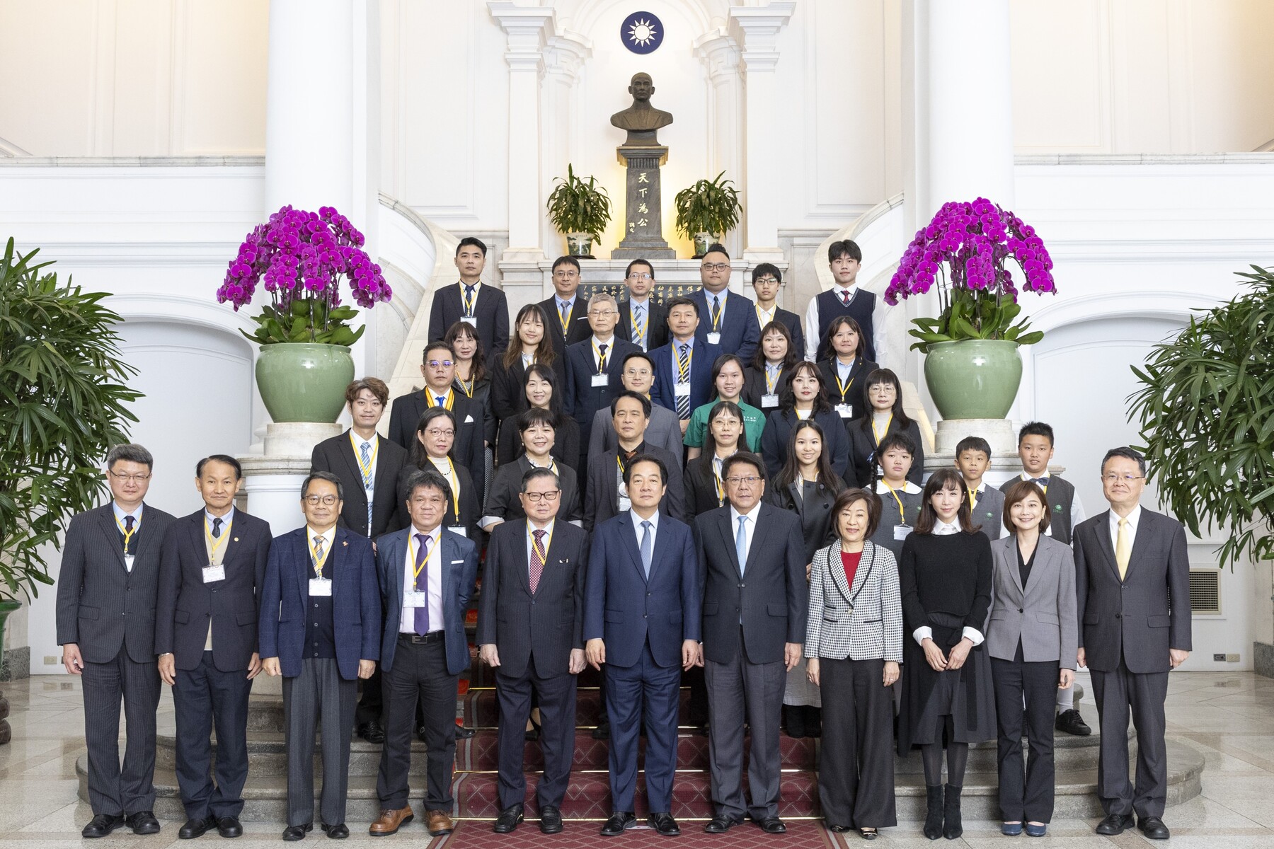 President Lai Ching-te with recipients of the 20th International Inventor Prize, 2024. Professor Ken-Lin Chang of the Institute of Environmental Engineering at National Sun Yat-sen University is pictured second from the left in the last row. (Credit: Office of the President)