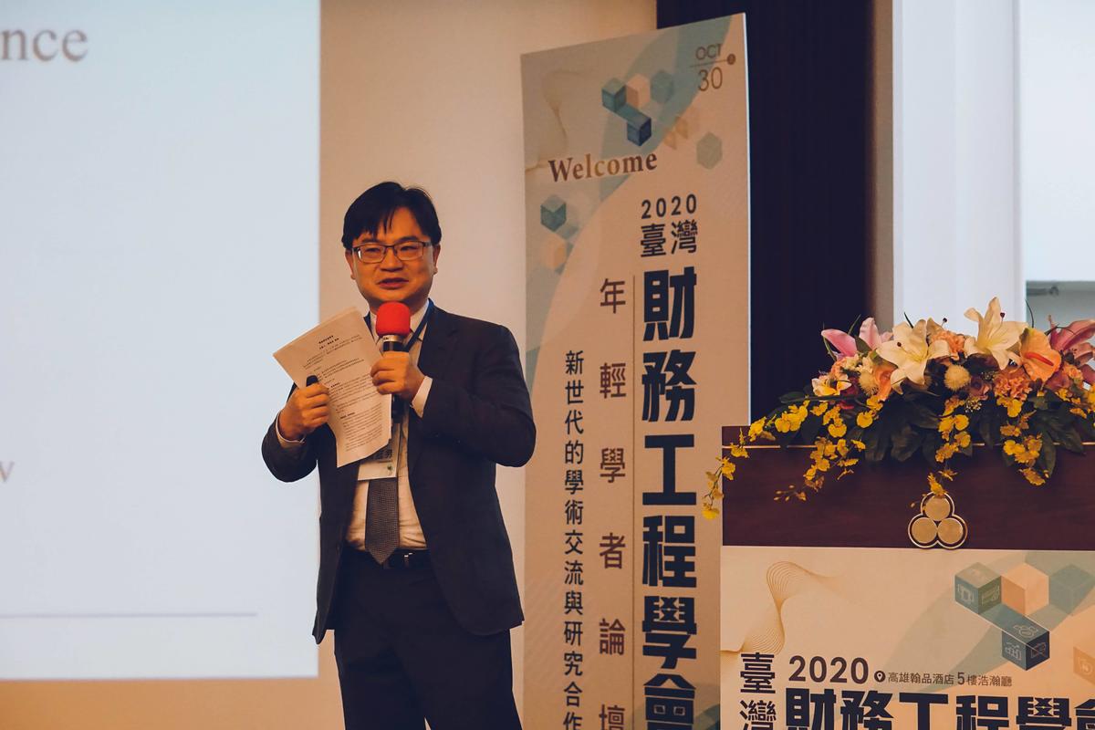Vice Dean of the Department of Finance, College of Commerce, NCCU, Professor Robin K. Chou giving a keynote speech.Image