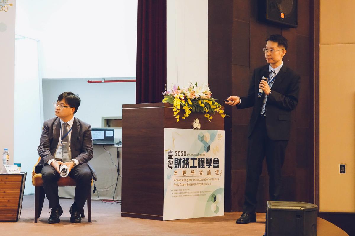 Yehning Chen – discipline coordinator of the discipline of finance and accounting at the Ministry of Science and Technology giving a keynote speech.