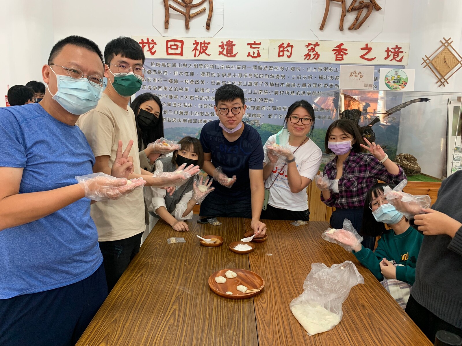 Students of the Institute of Public Affairs Management participated a cooking workshop.Image