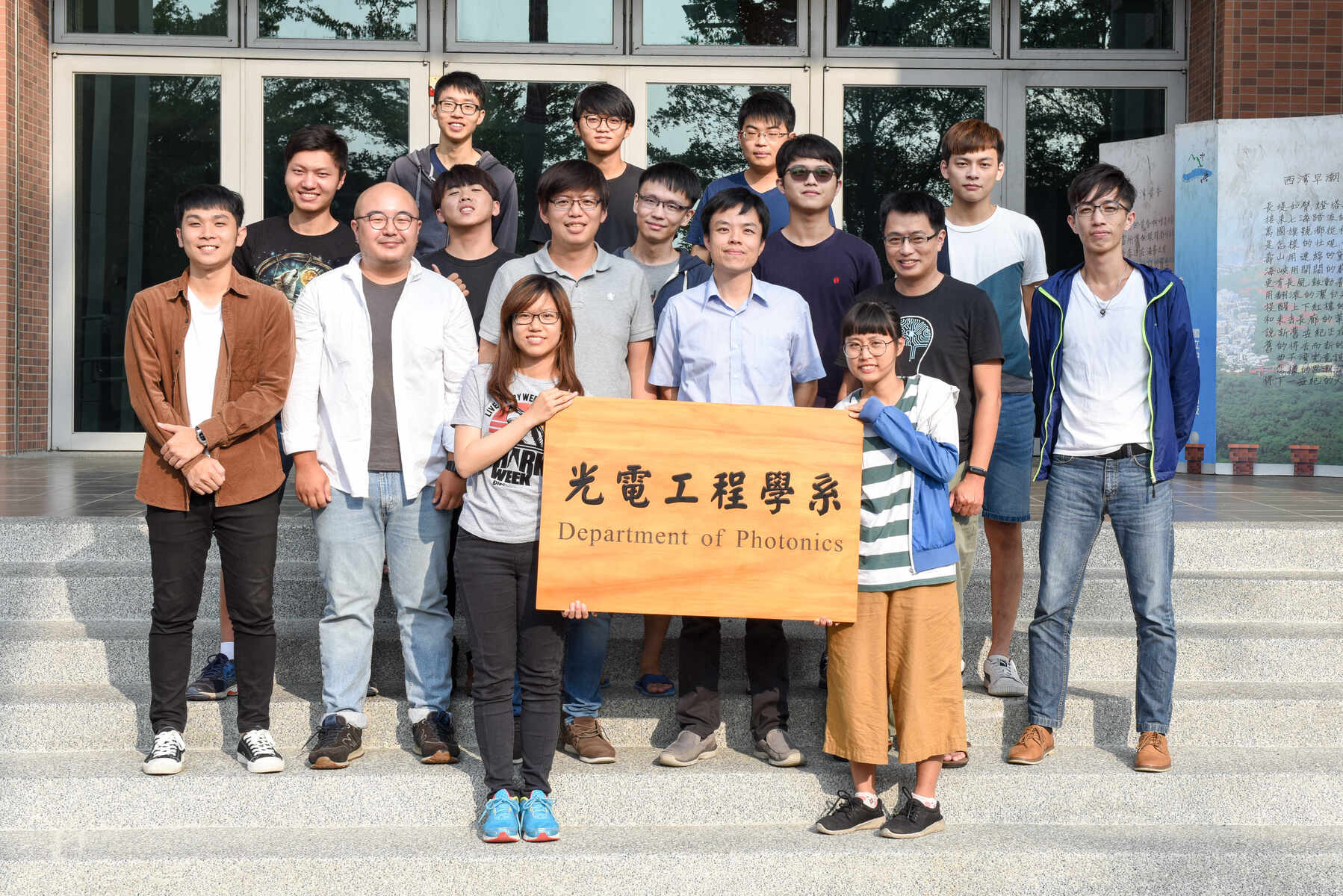 Professor Tsung-Hsien Lin, Chair Professor and Vice President for Research and Development at the Department of Photonics, NSYSU, has been elected as a 2025 OPTICA Fellow. Among the 121 newly elected OPTICA Fellows worldwide this year, only three recipients are from Taiwan.