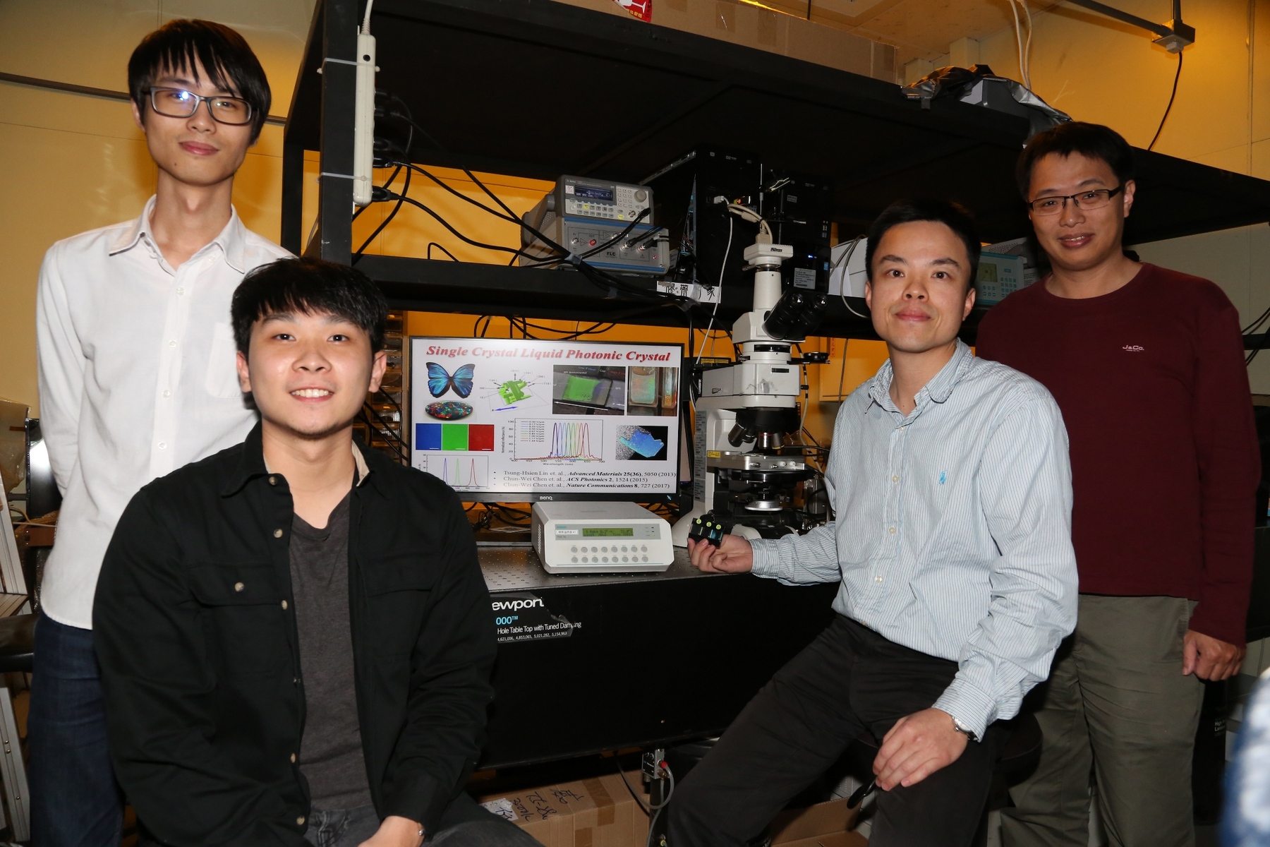 Professor Tsung-Hsien Lin (second from right), Chair Professor and Vice President for Research and Development at the Department of Photonics, NSYSU, has been elected as a 2025 OPTICA Fellow.