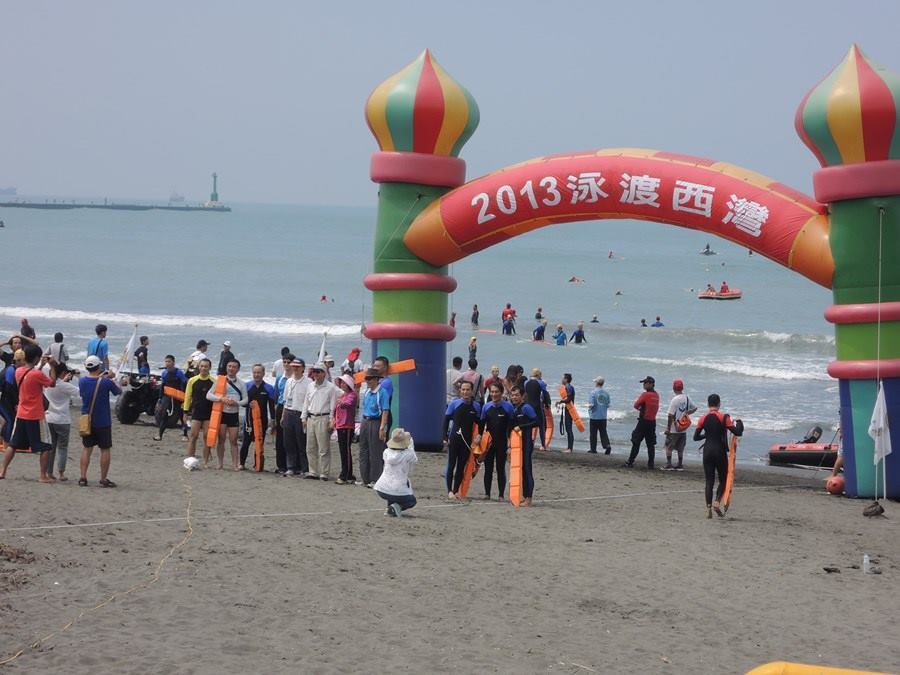 2013西灣泳渡 實況線上精彩直播圖片