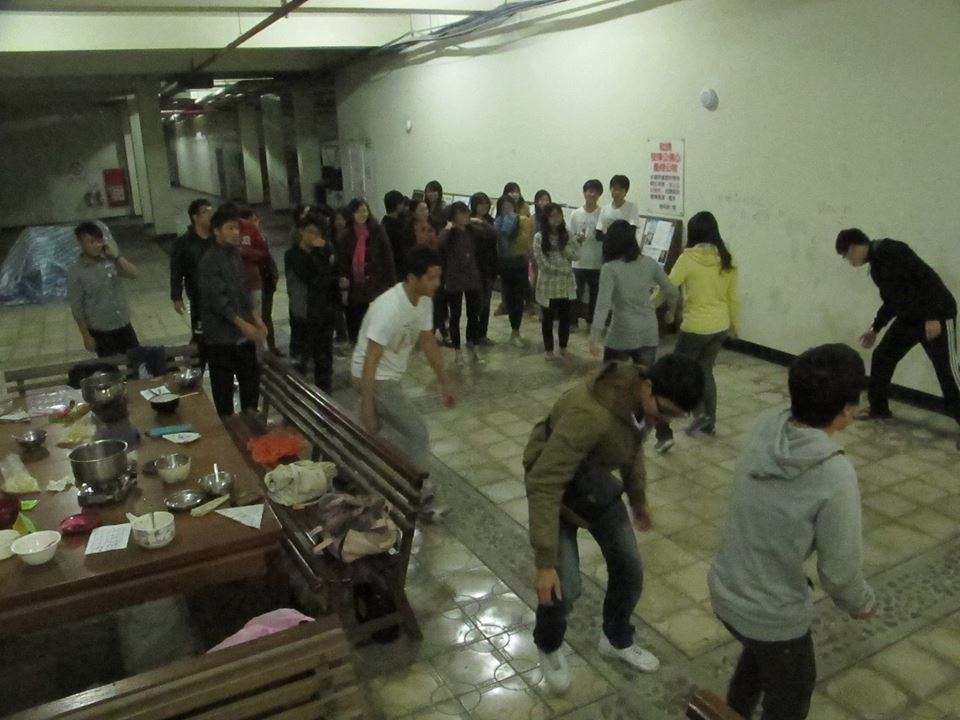 團圓圍暖大平安 中文系冬至團員煮湯圓圖片