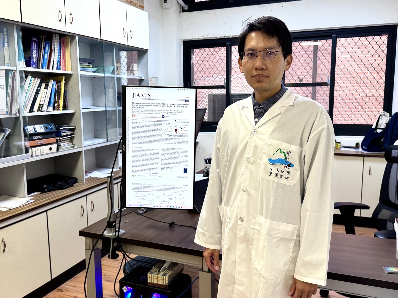 Dr. Hsuan-Hung Liao, Associate Professor of the Department of Chemistry at National Sun Yat-sen University.