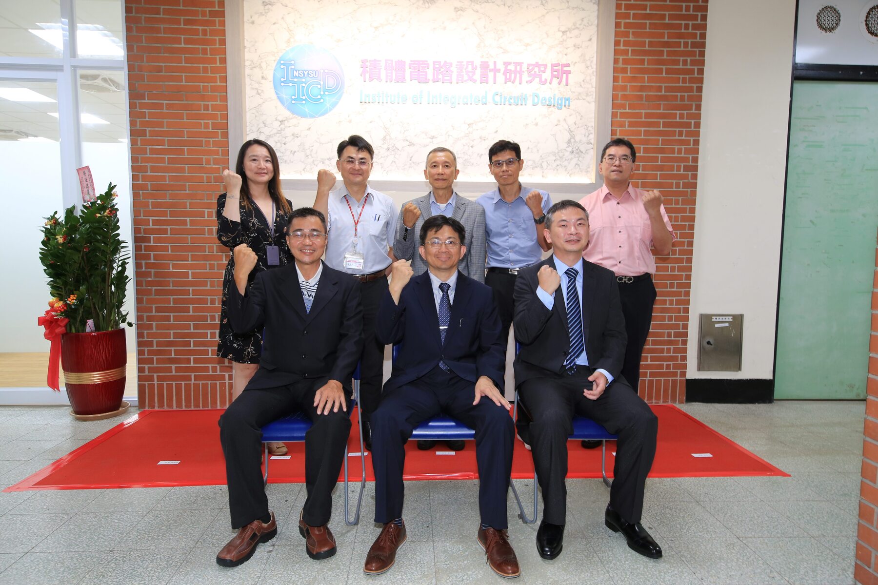 To cultivate high-tech talents, NSYSU established a new IC Design Institute, emphasizing internationalized teaching and research. Key research areas include underwater technology application chips, green energy system integration chip design, artificial intelligence, and encryption technology IC design, and the courses will be conducted entirely in English.