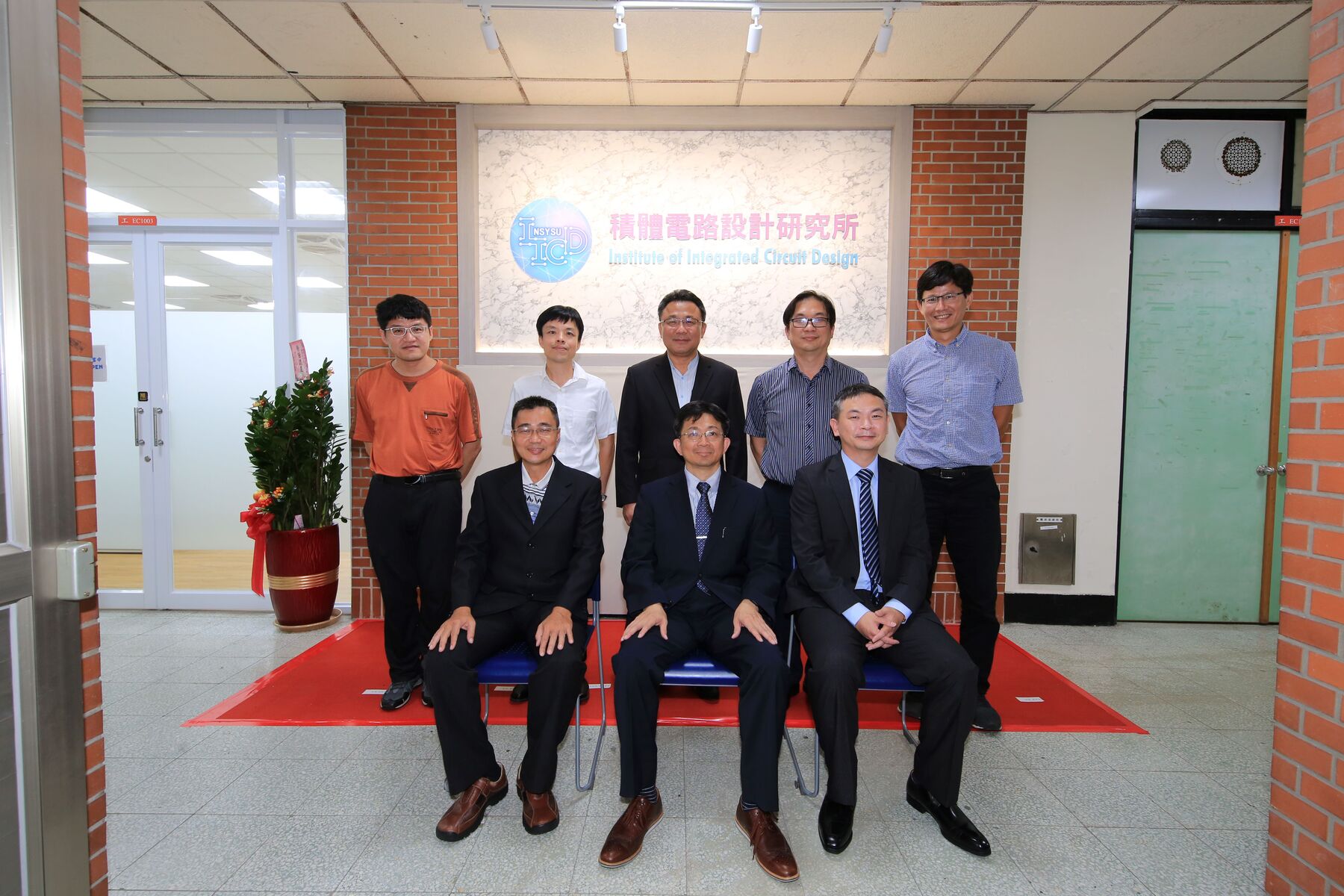 To cultivate high-tech talents, NSYSU established a new IC Design Institute, emphasizing internationalized teaching and research. Key research areas include underwater technology application chips, green energy system integration chip design, artificial intelligence, and encryption technology IC design, and the courses will be conducted entirely in English.