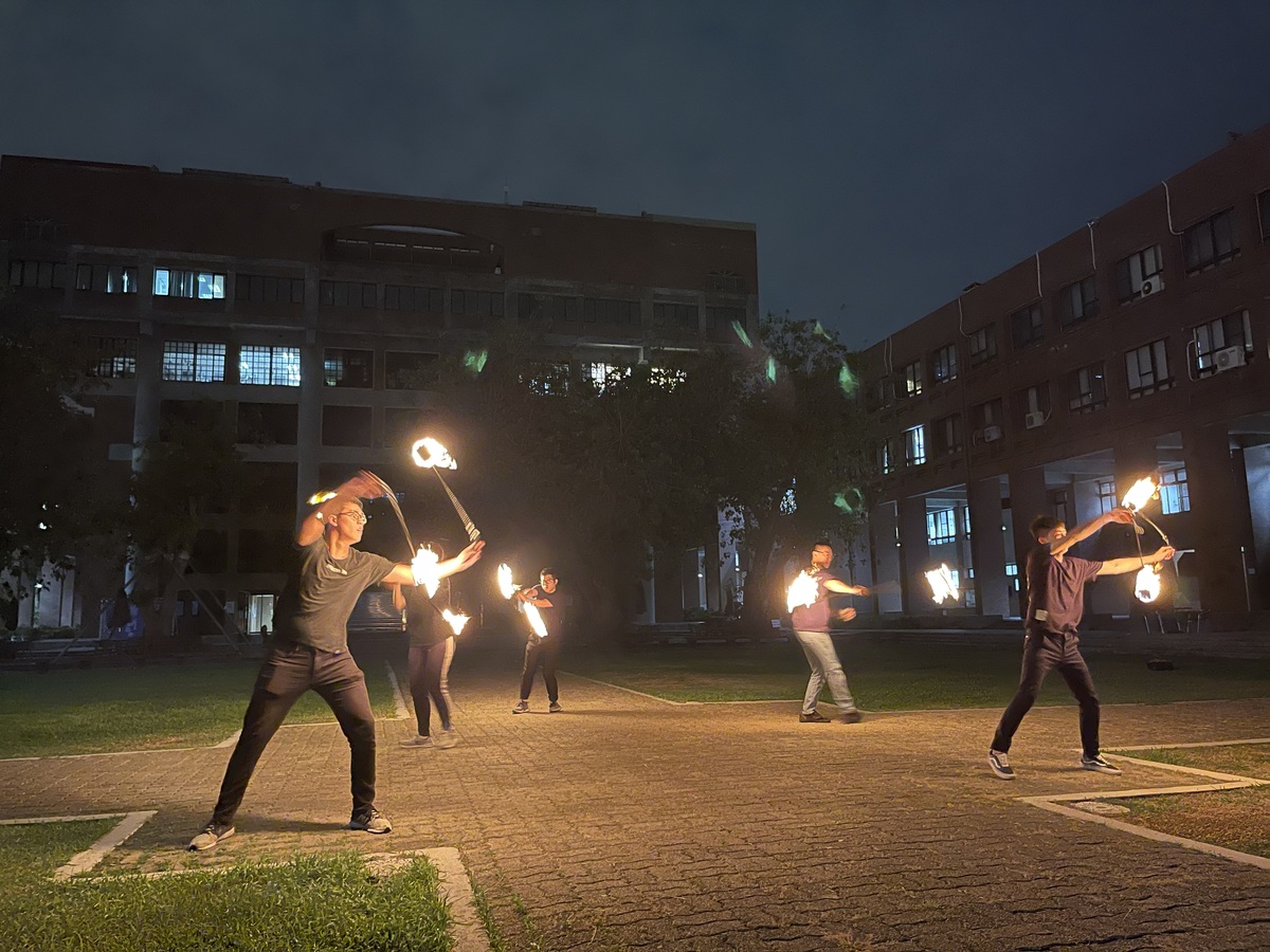The video included students’ performance in the university patio. / Photo by Yu-Chi TsaiImage