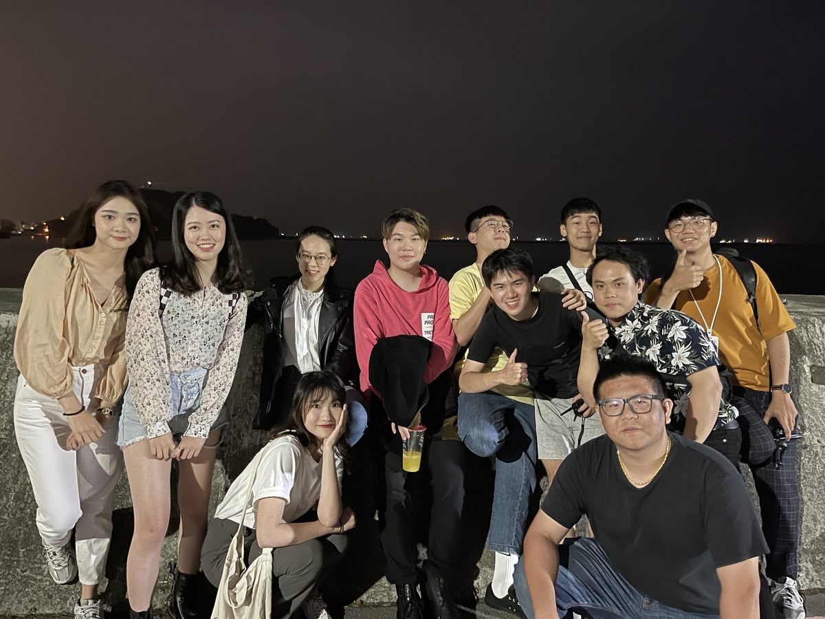 The band members and actors starring in the music video. / Photo by Yu-Chi TsaiImage