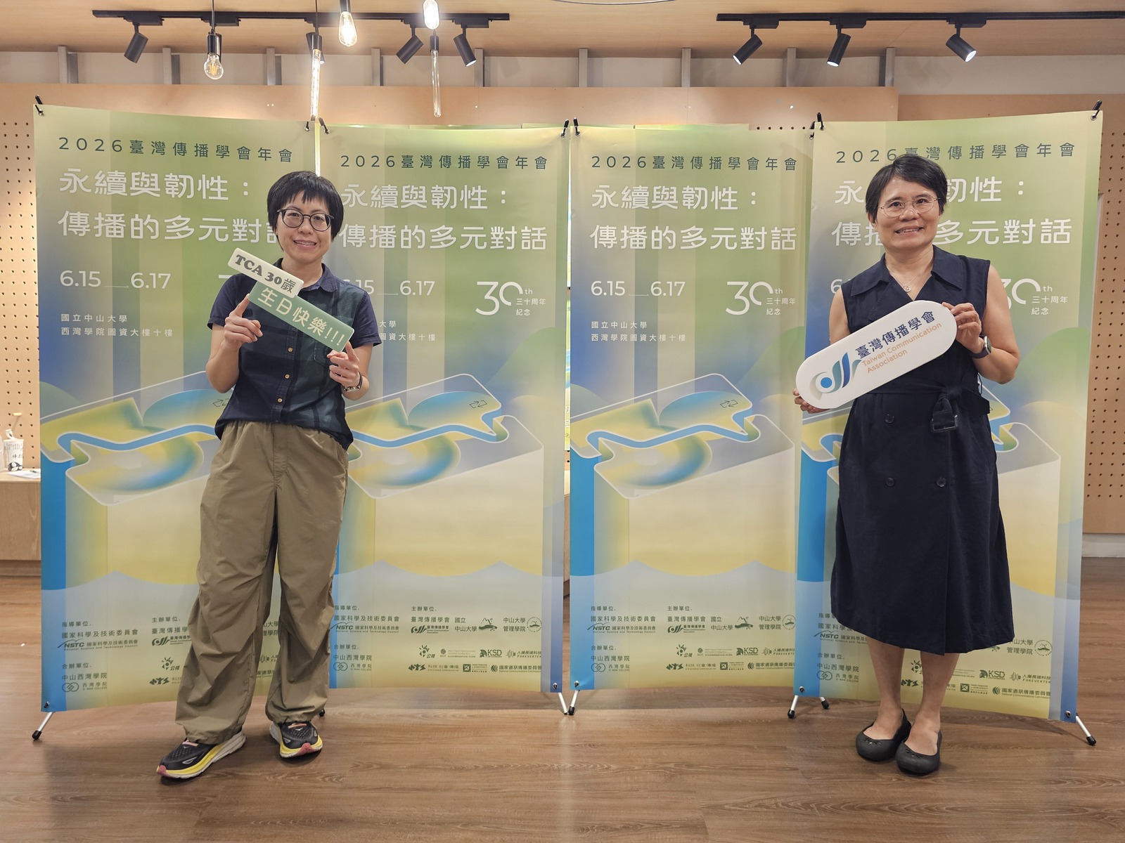 Ping Shaw (right), Professor of the Institute of Marketing Communication at NSYSU and President of the Taiwan Communication Association, poses with Victoria Y. Chen, Professor of the Department of Communication at National Chung Cheng University and Secretary-General of the Taiwan Communication Association.Image