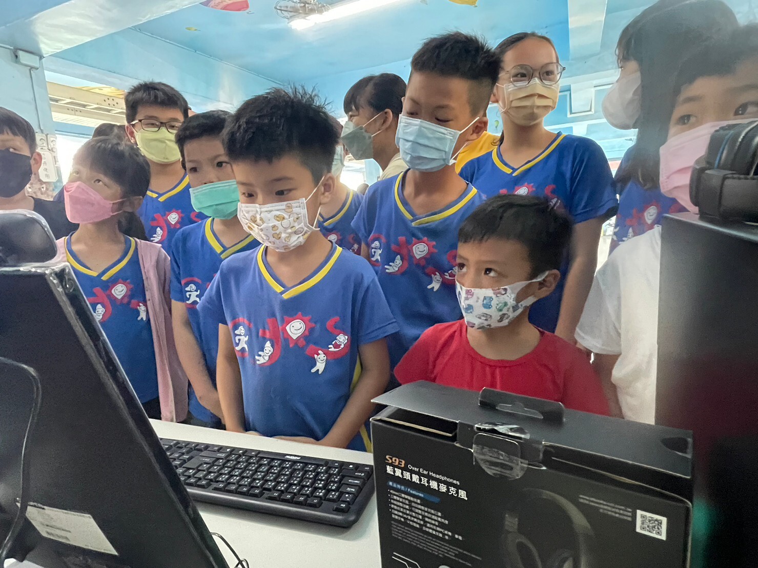 The volunteers demonstrated how to install computers