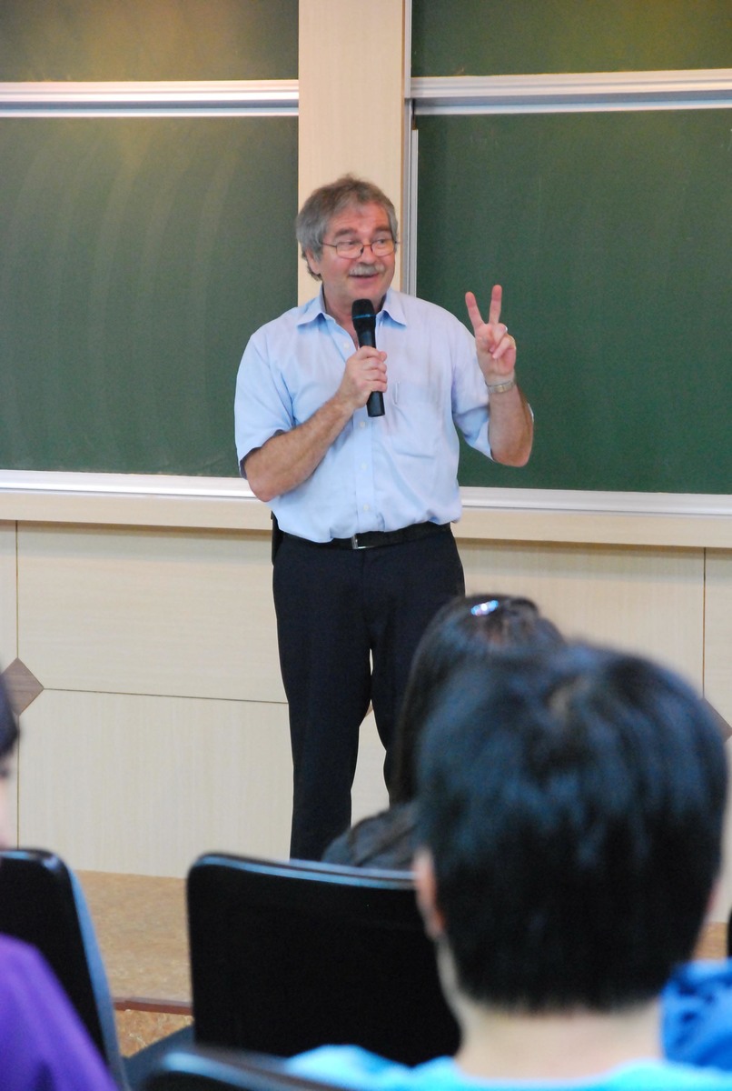 諾貝爾物理獎得主Dr. Georg Bednorz圖片