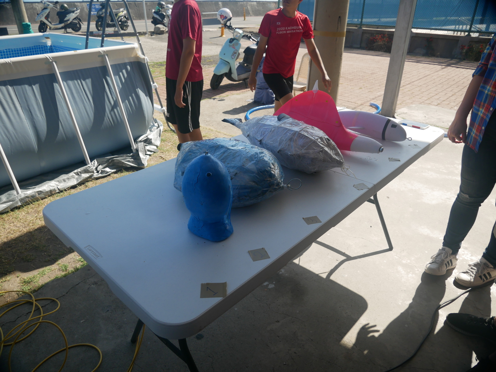 Students show off their creativity during competition for biomimetic underwater fish modelsImage