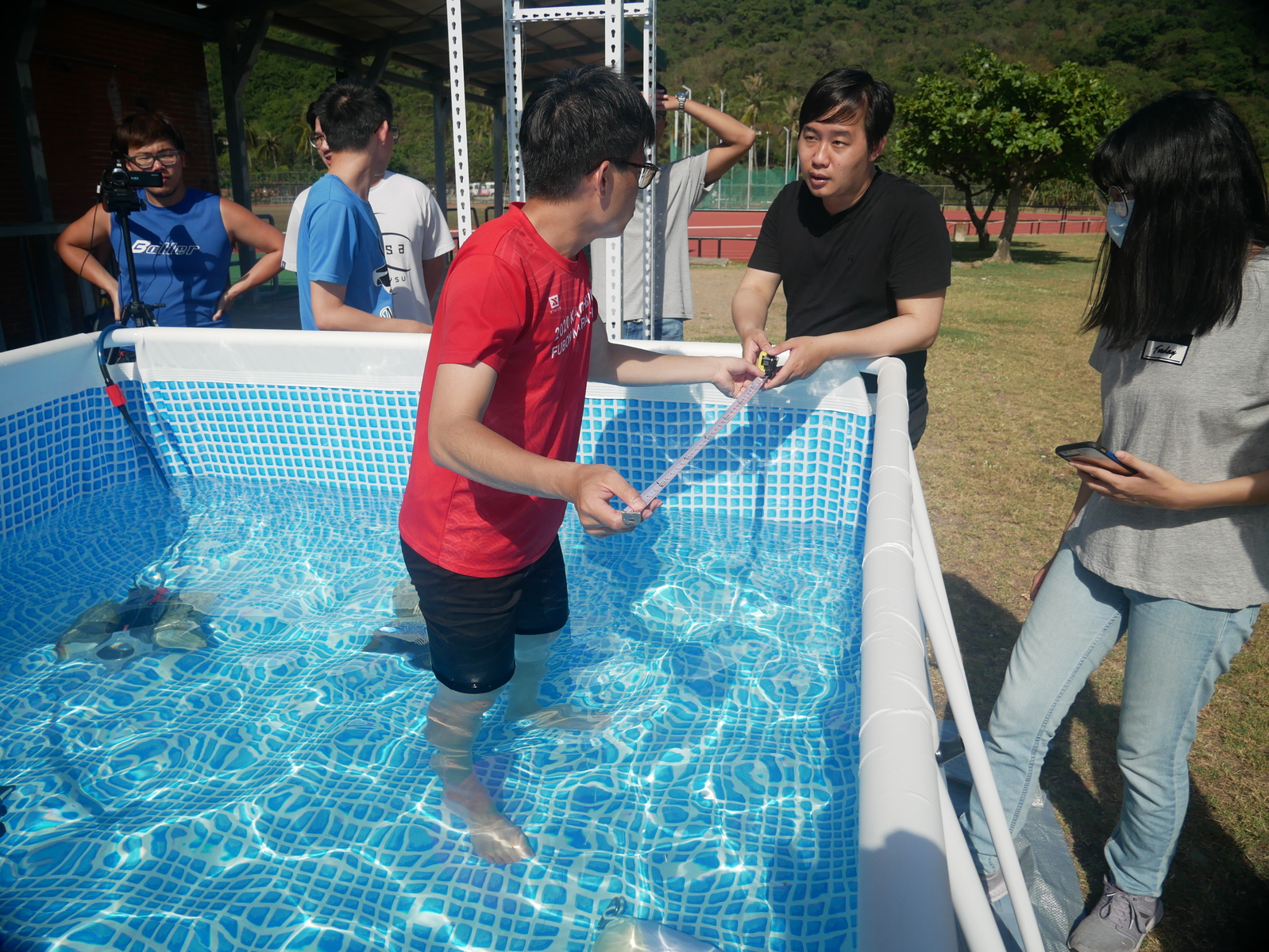 Students show off their creativity during competition for biomimetic underwater fish modelsImage