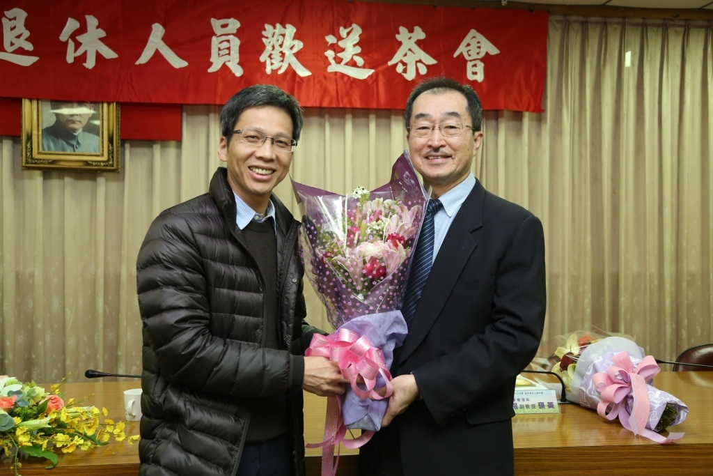 企管系獻花圖片