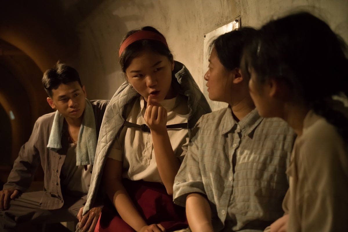 Students retell stories of Sizihwan air-raid shelter in theatre play and photo exhibition