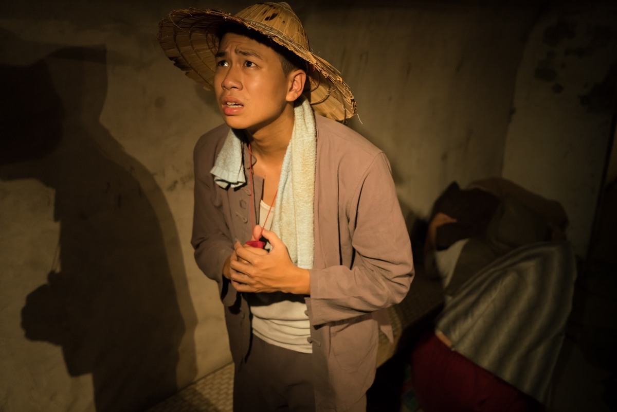 Students retell stories of Sizihwan air-raid shelter in theatre play and photo exhibition