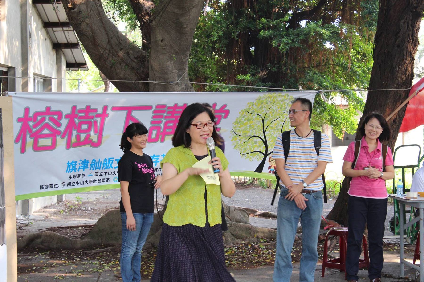管碧玲立委到場加入居民座談圖片