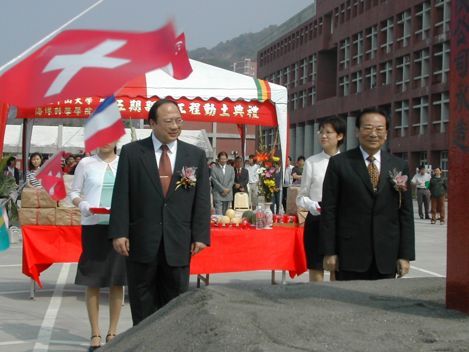張俊雄先生獲邀參加中山大學海洋科學學院第五期新建工程動土典禮。圖片