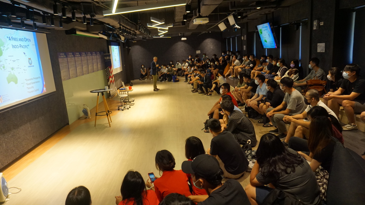 Chief of the Kaohsiung Branch of American Institute in Taiwan Matthew O’Connor gives a talk on U.S.-Taiwan Relations