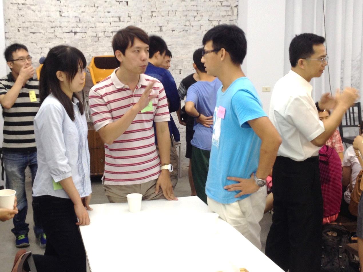 參與者和「WeCare」創辦人張海德交流心得圖片